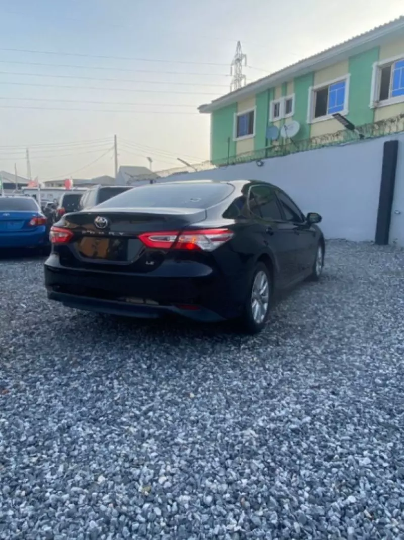 Toyota Camry   - 2018
