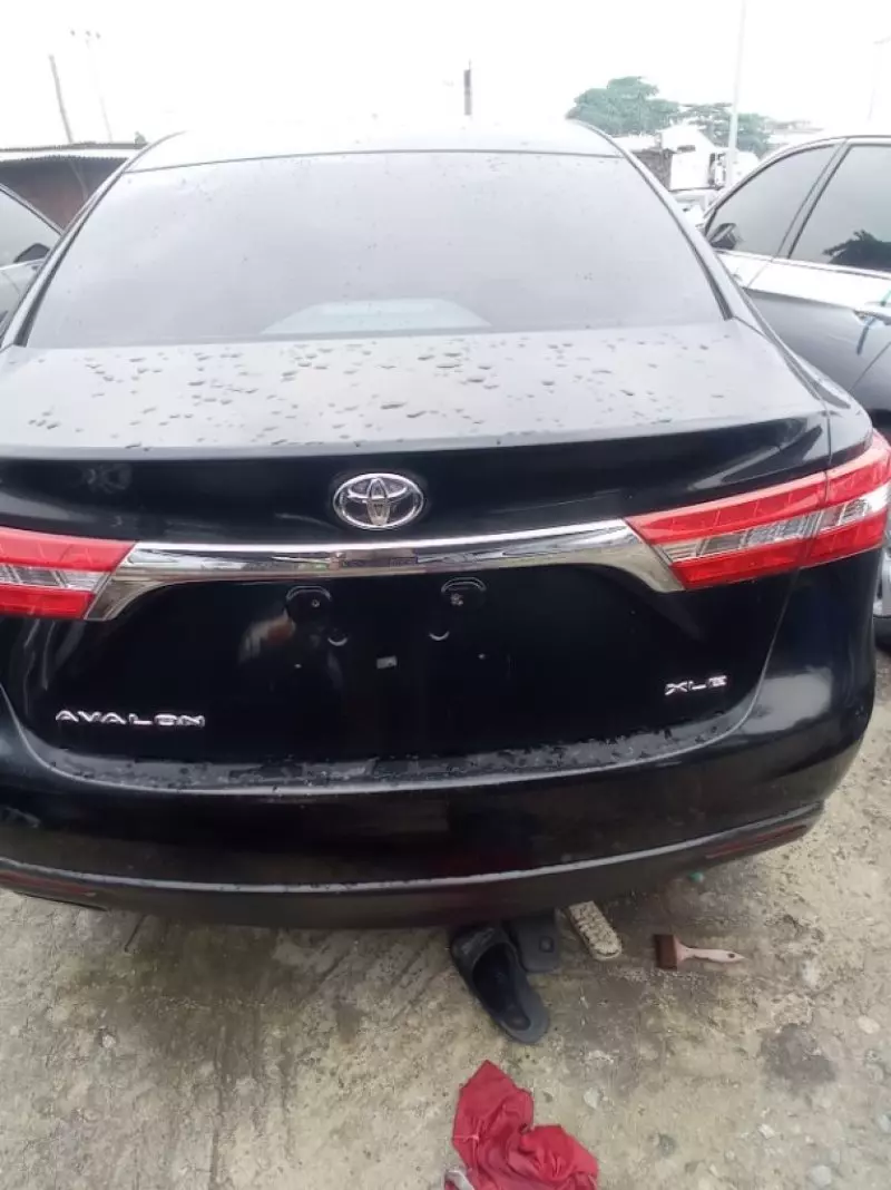 Toyota Avalon   - 2013