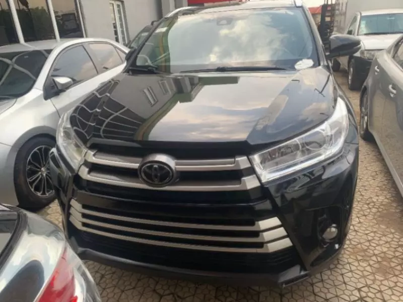 Toyota Highlander   - 2016