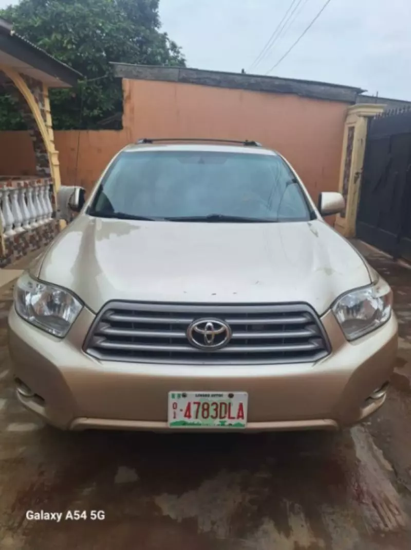 Toyota Highlander   - 2010