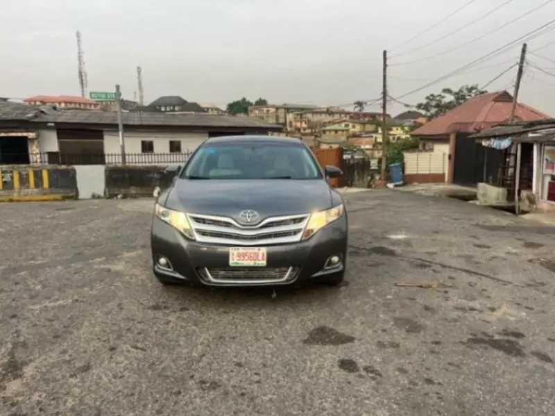Toyota Venza   - 2011