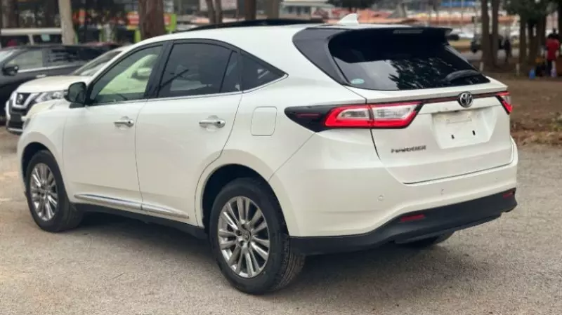 Toyota Harrier   - 2018