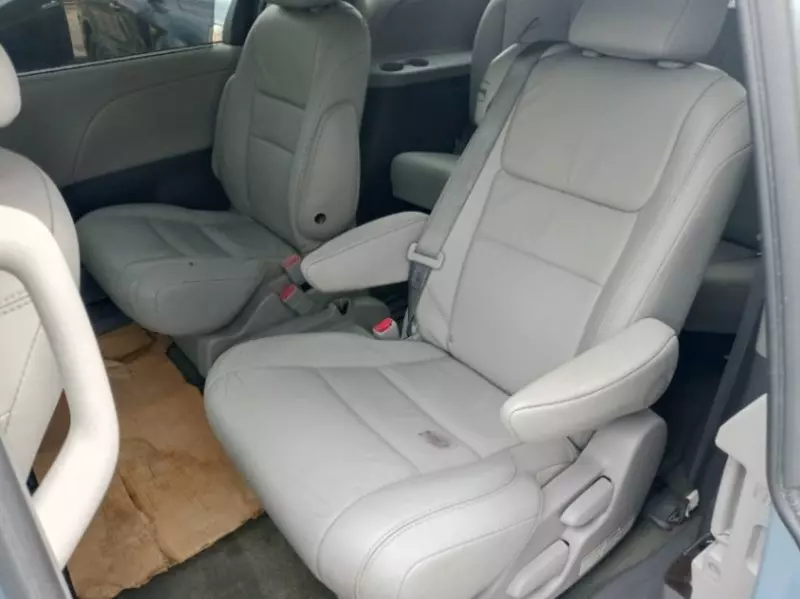 Toyota Sienna - 2016