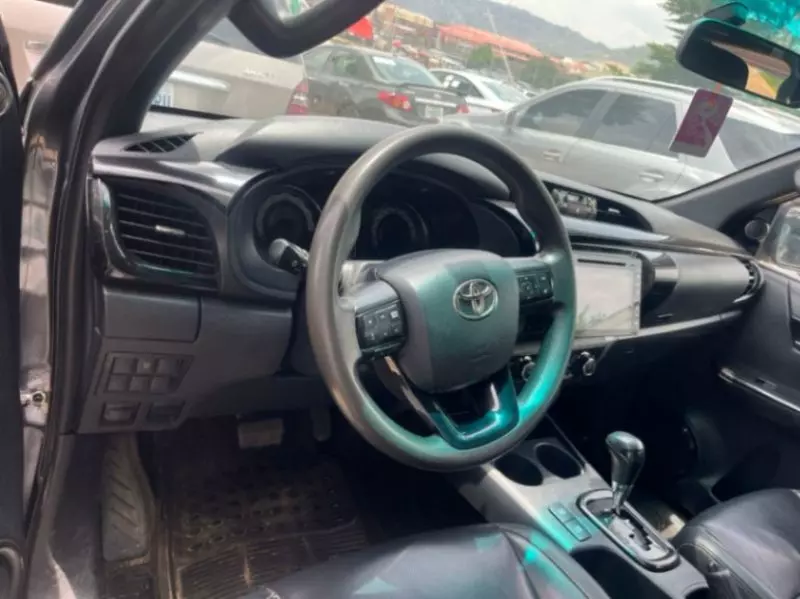 Toyota Hilux   - 2018