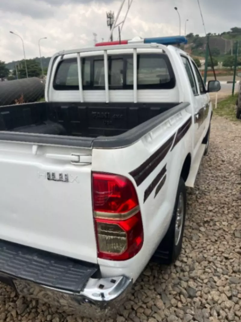 TOYOTA Hilux   - 2013