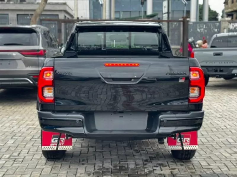 TOYOTA Hilux - 2026