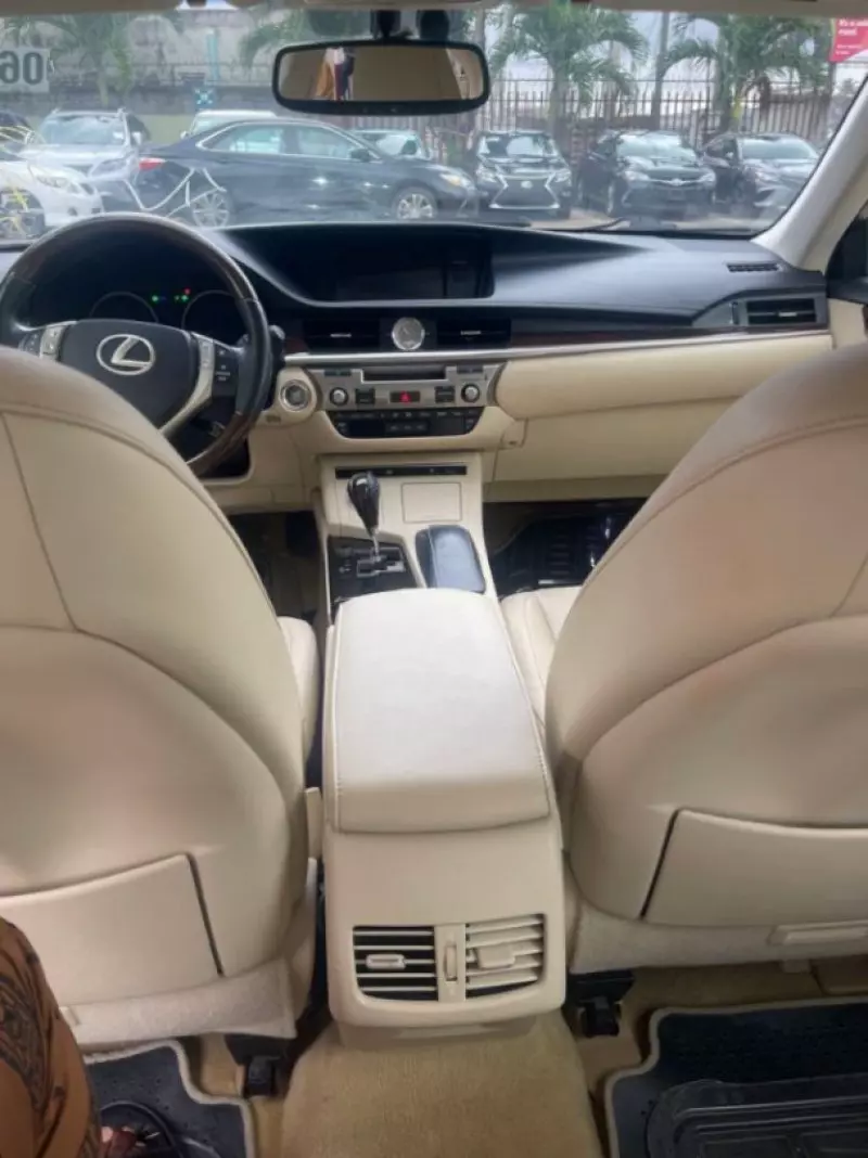 Lexus ES   - 2013