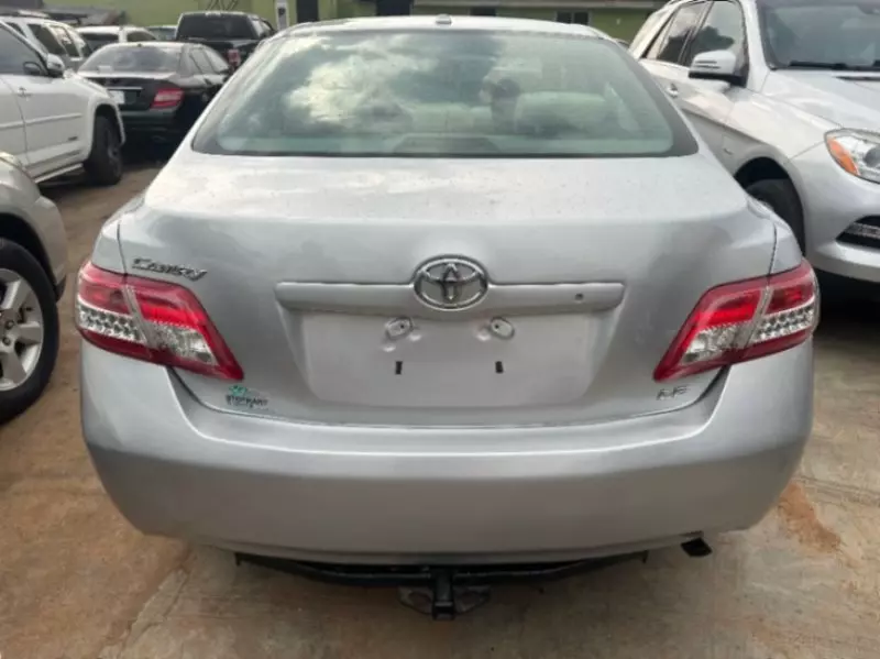 Toyota Camry   - 2011