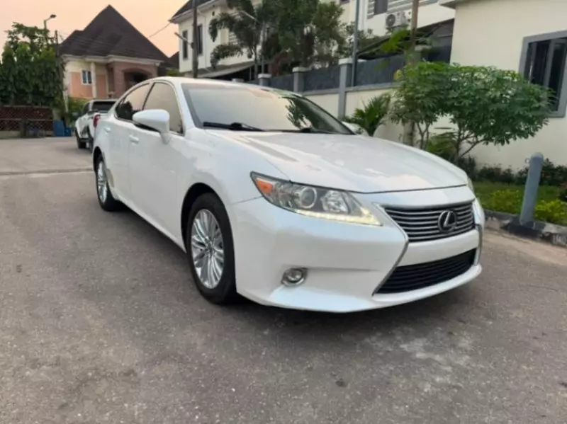 Lexus ES   - 2014