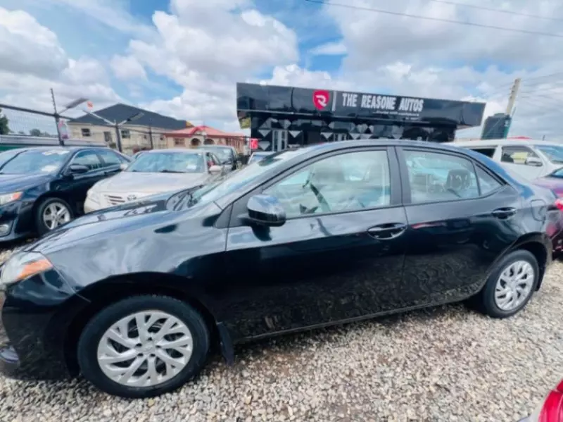 TOYOTA Corolla - 2017