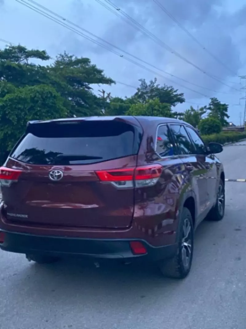Toyota Highlander   - 2017
