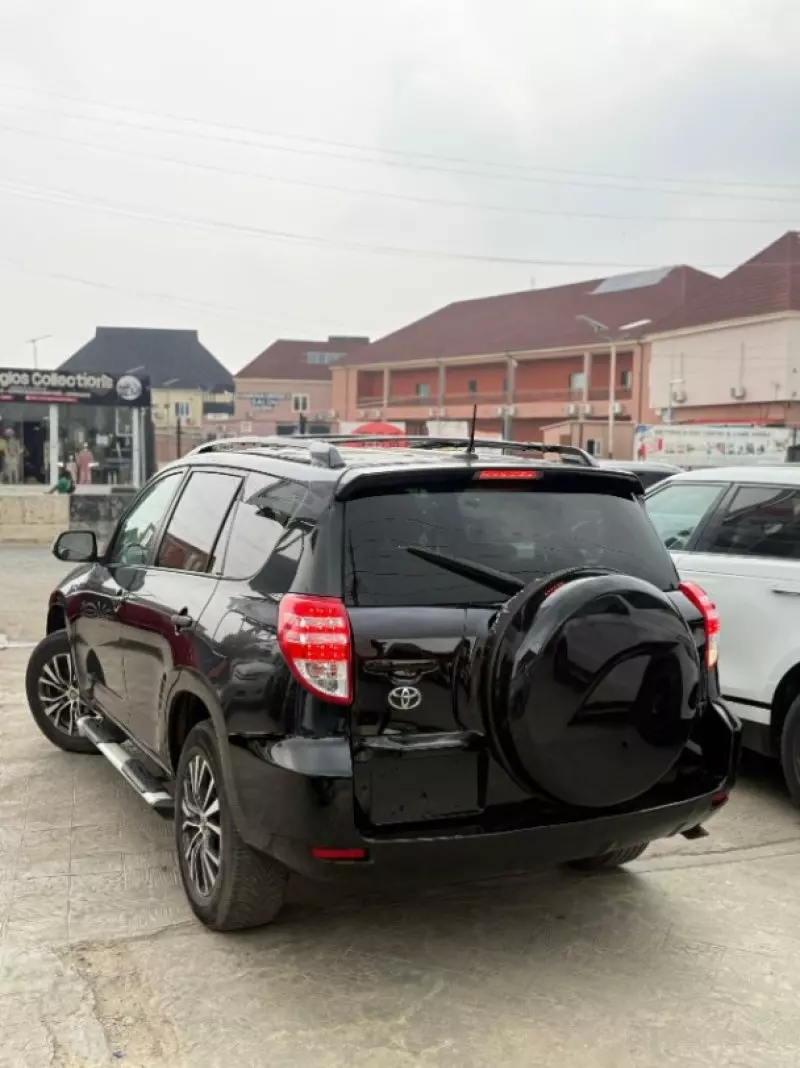 TOYOTA RAV4   - 2011