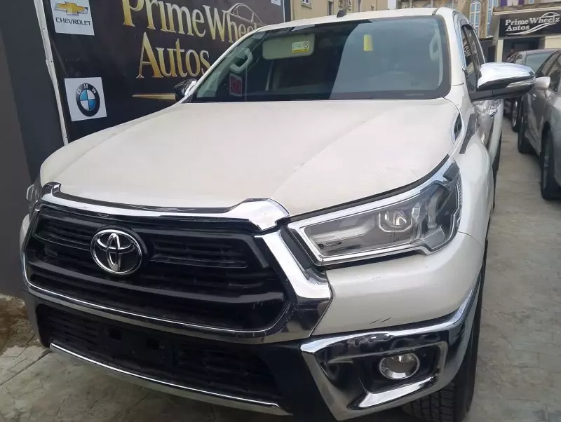Toyota Hilux   - 2021