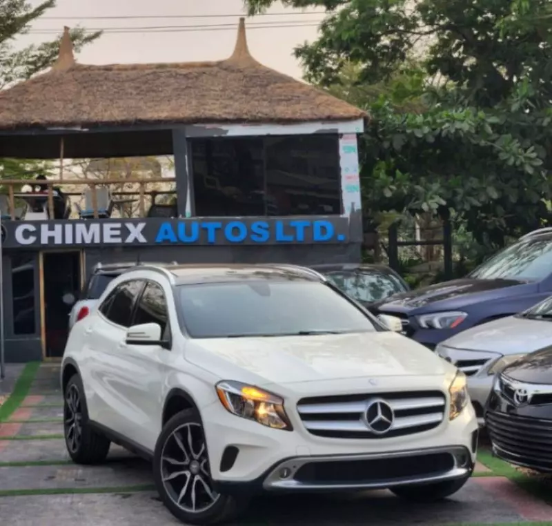 Mercedes-Benz GLA 250 - 2015