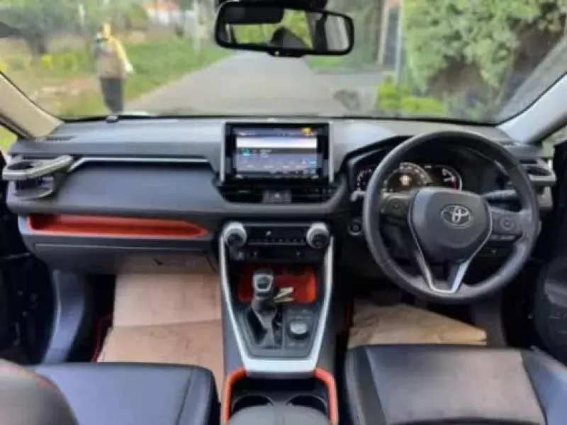 Toyota RAV 4   - 2019