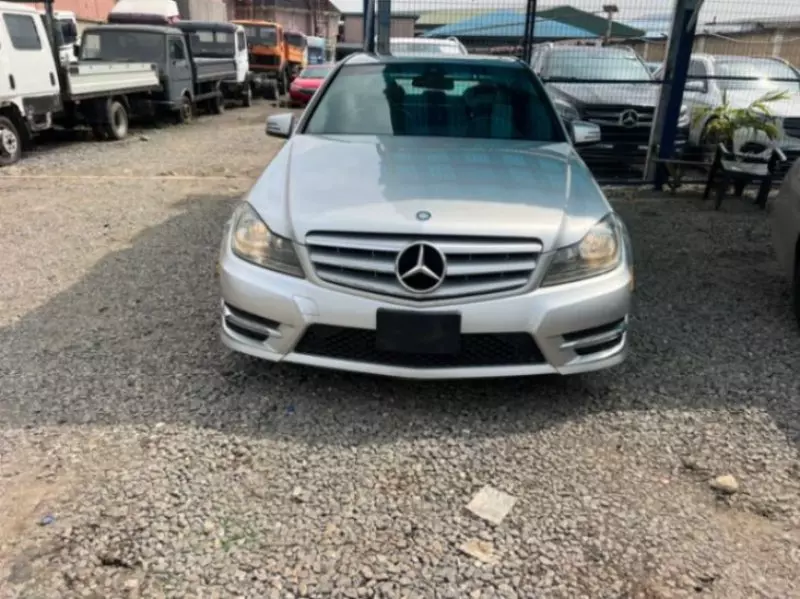 Mercedes-Benz C 300   - 2012