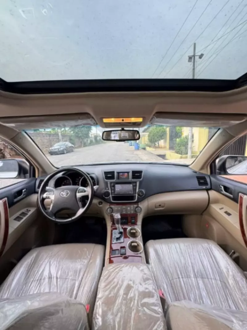 Toyota Highlander   - 2013