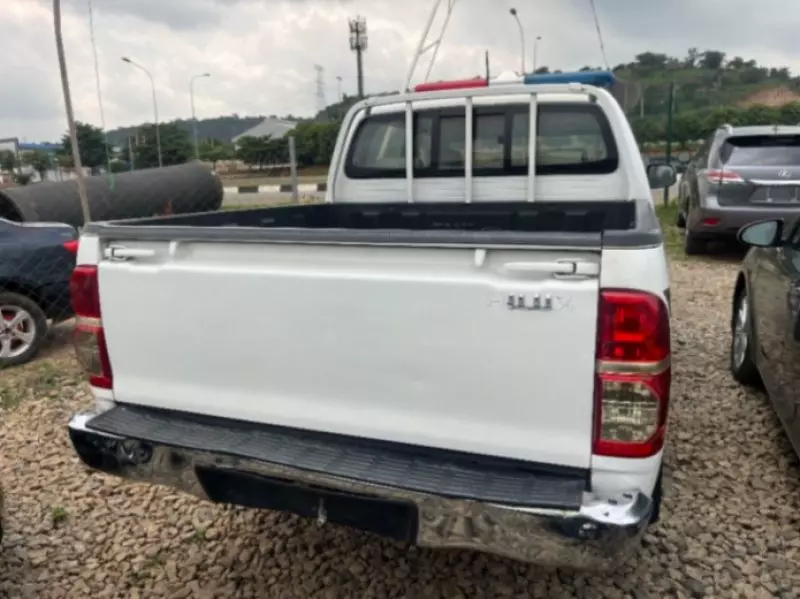 TOYOTA Hilux   - 2013