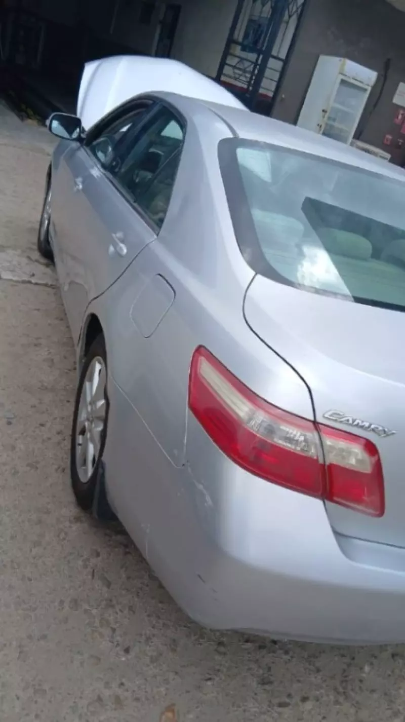 Toyota Camry   - 2009