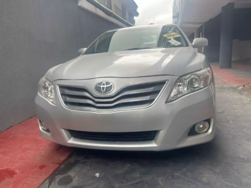 Toyota Camry   - 2010
