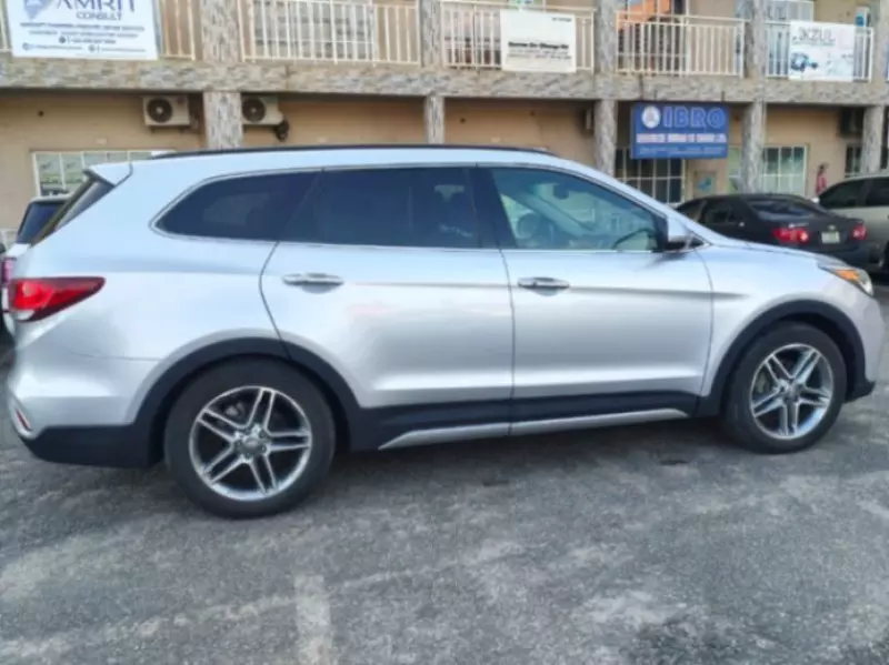 Hyundai Santa Fe   - 2017
