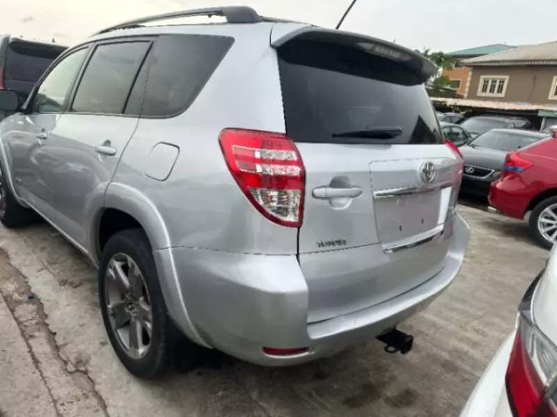 Toyota RAV4   - 2010