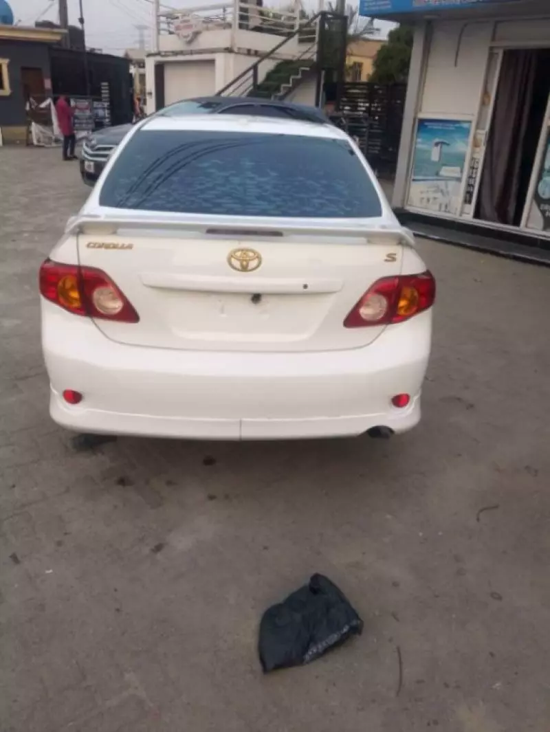 TOYOTA Corolla   - 2010