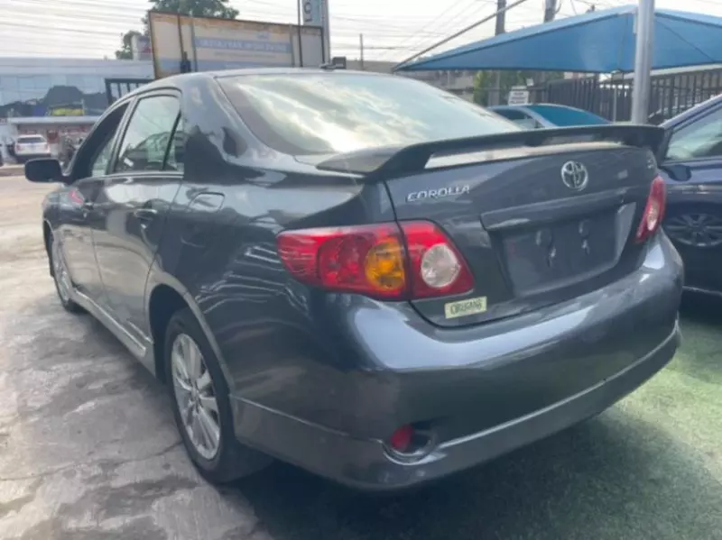 Toyota Corolla   - 2010