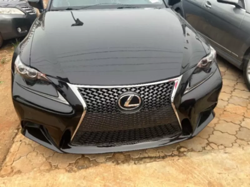 Lexus IS   - 2016