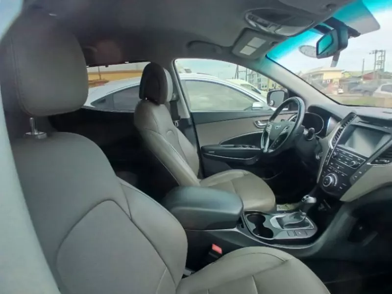 Hyundai Santa Fe   - 2017