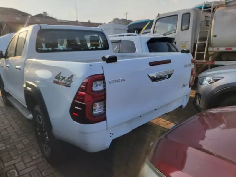 Toyota Hilux Revo    - 2025