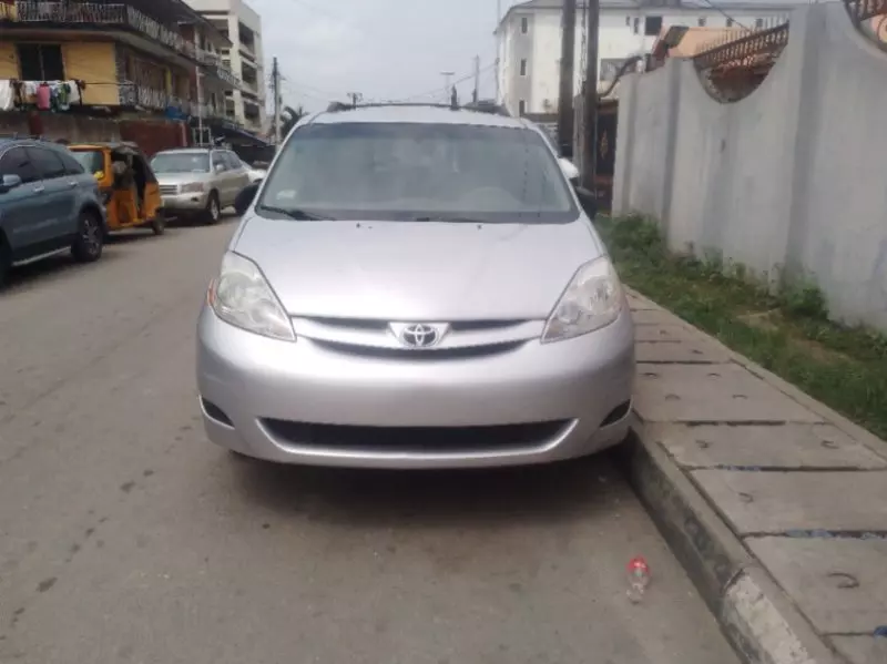 TOYOTA Sienna   - 2007