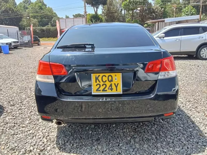 Subaru Legacy   - 2011