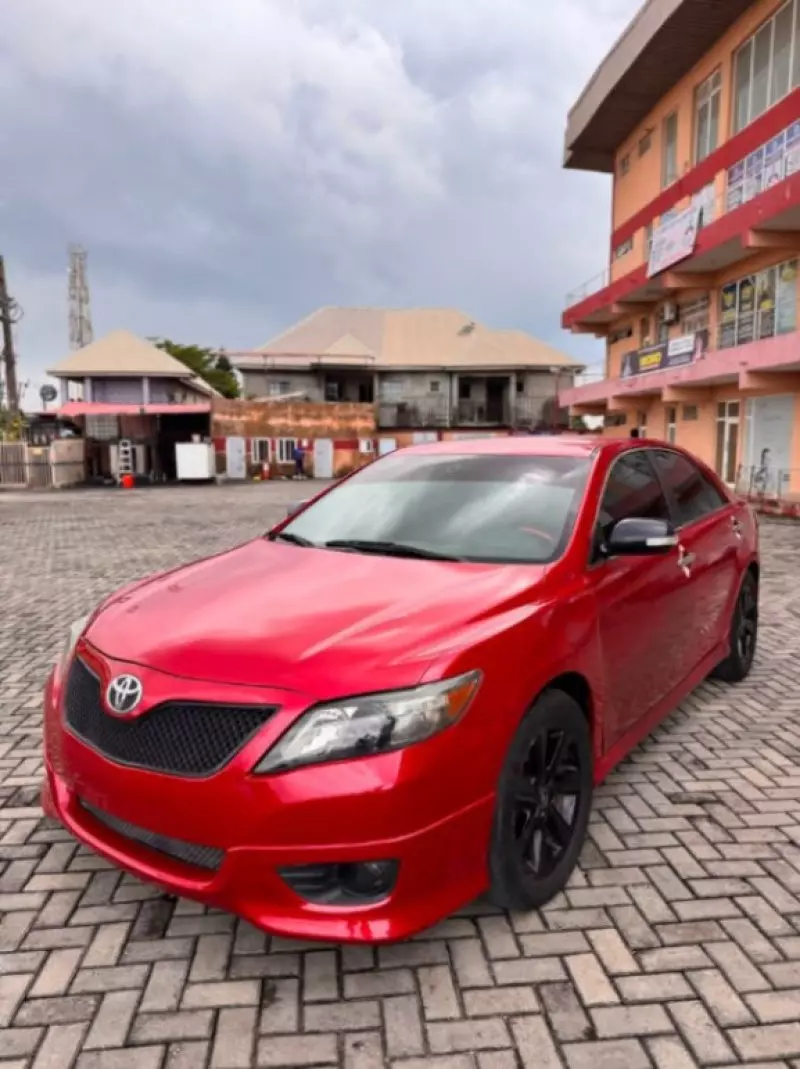 TOYOTA Camry - 2010