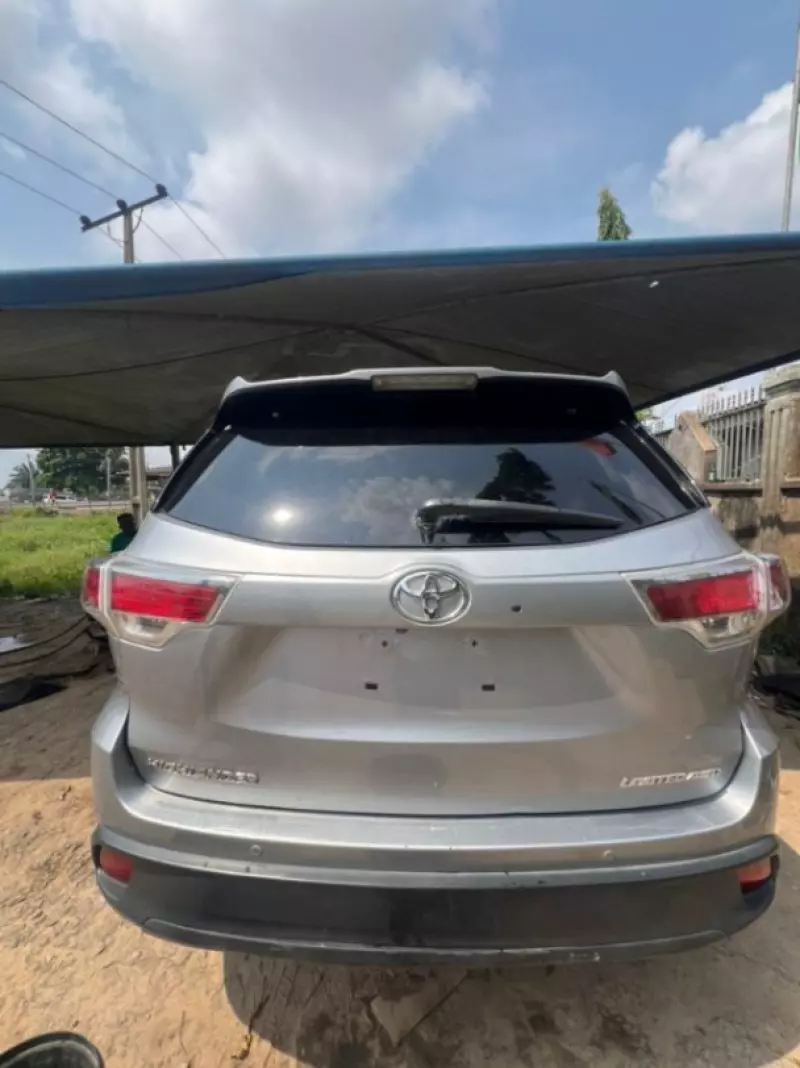 Toyota Highlander   - 2014