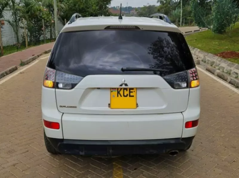 Mitsubishi OUTLANDER   - 2009