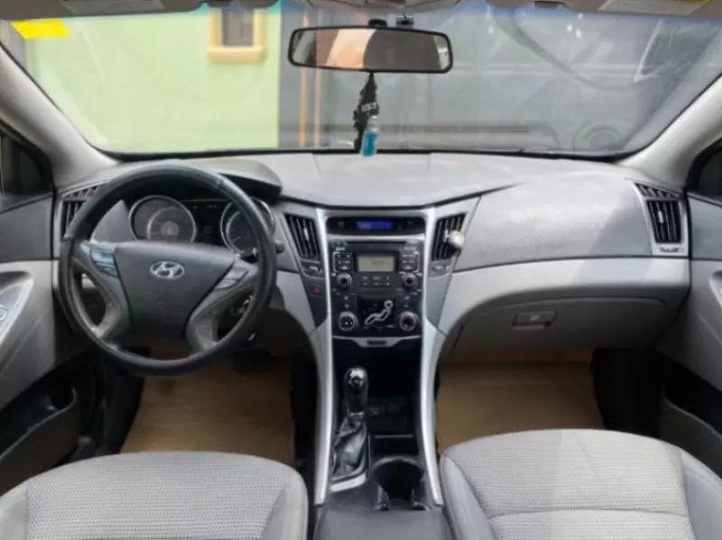 Hyundai Sonata   - 2011