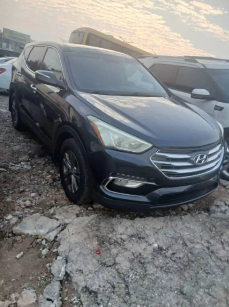 Hyundai Santa Fe   - 2014