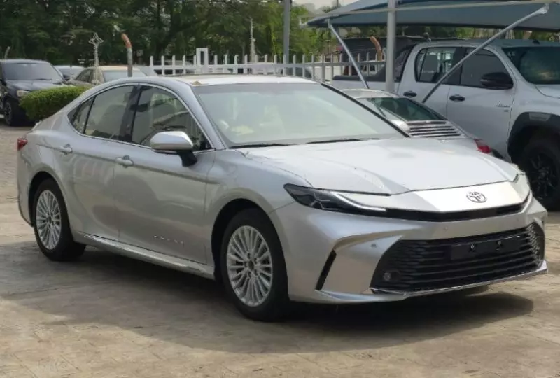 Toyota Camry   - 2025
