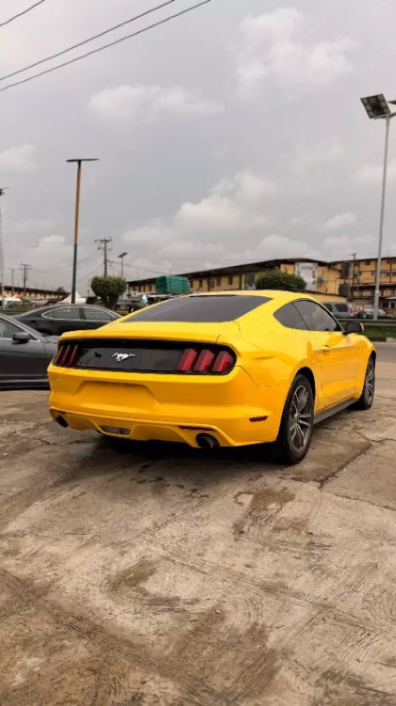 Ford Mustang   - 2016