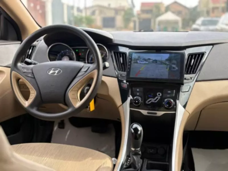 Hyundai Sonata   - 2012