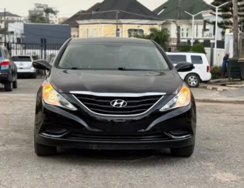Hyundai Sonata   - 2012