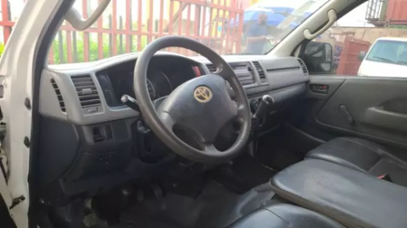 Toyota Hiace   - 2012