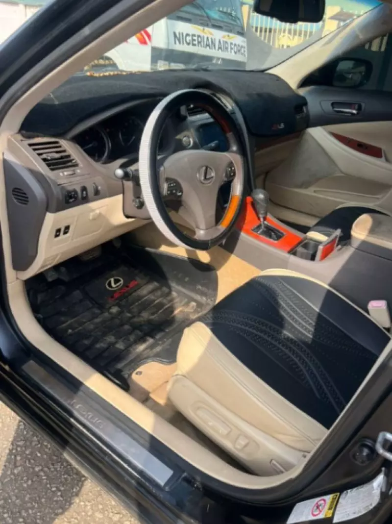 Lexus ES   - 2010