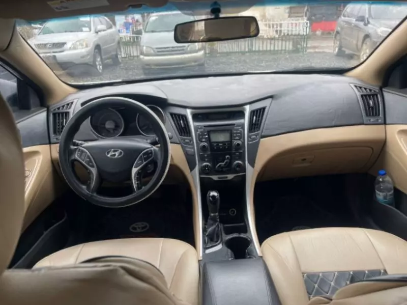 Hyundai Sonata   - 2010