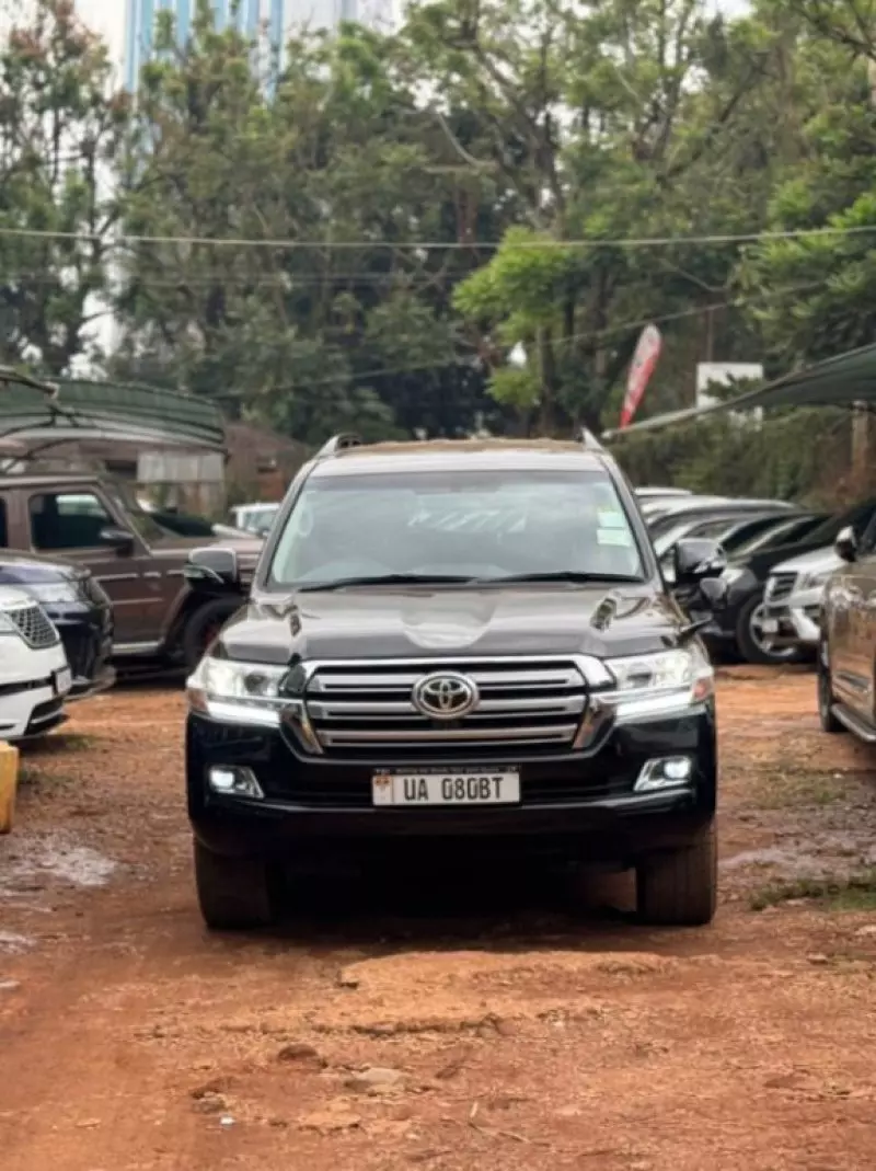 Toyota Landcruiser  V8   - 2013