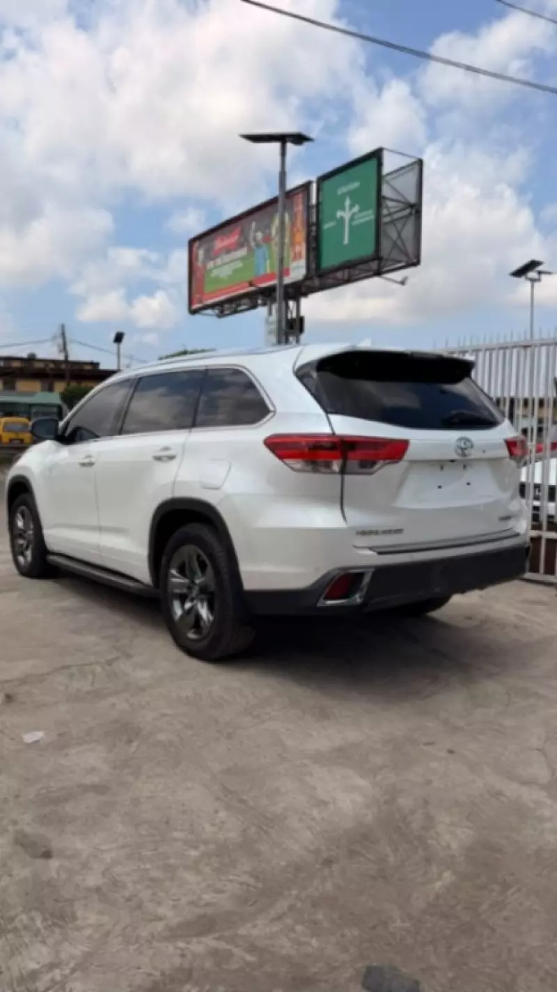TOYOTA Highlander   - 2017