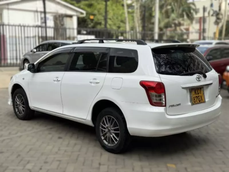 TOYOTA Fielder - 2012