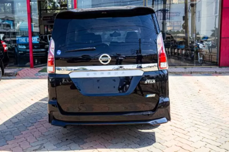 Nissan Serena   - 2018