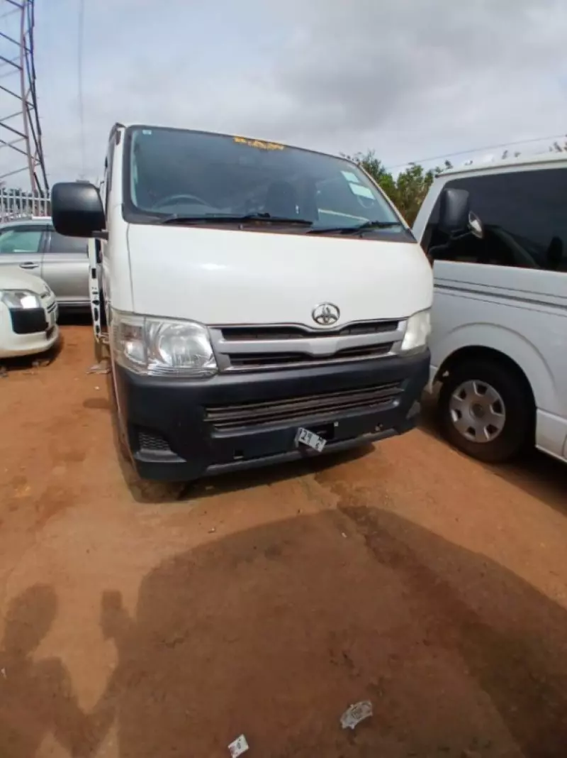 Toyota Hiace   - 2012